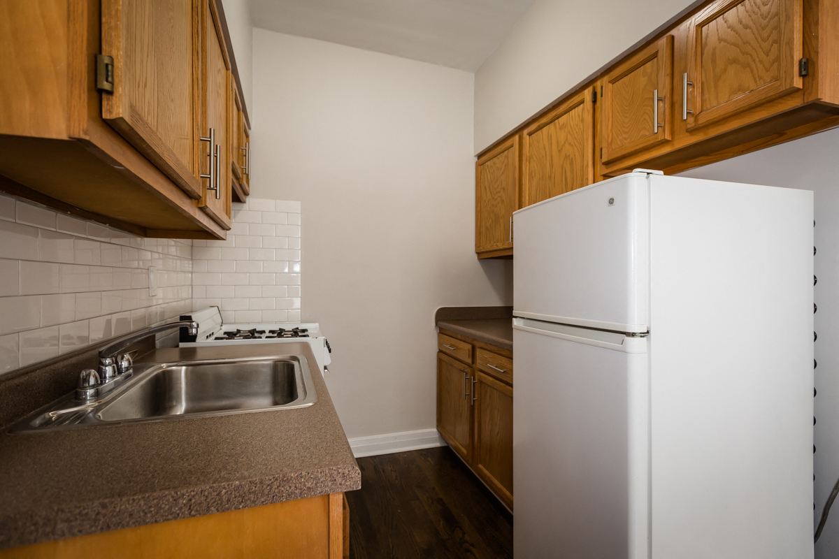 kichen renovated hardwood floors 5514 blackstone hyde park chicago apartment